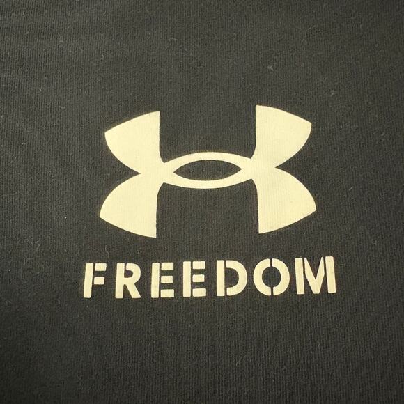 Under Armour Freedom Black Tee Men’s S Loose Fit 1370810 EUC - Picture 4 of 8